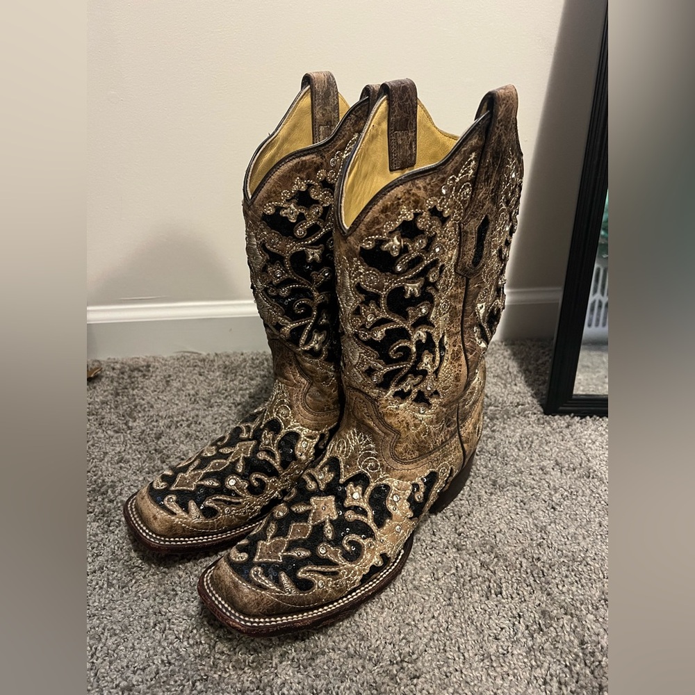 Corral Brown and Black Embroidered Western Boots